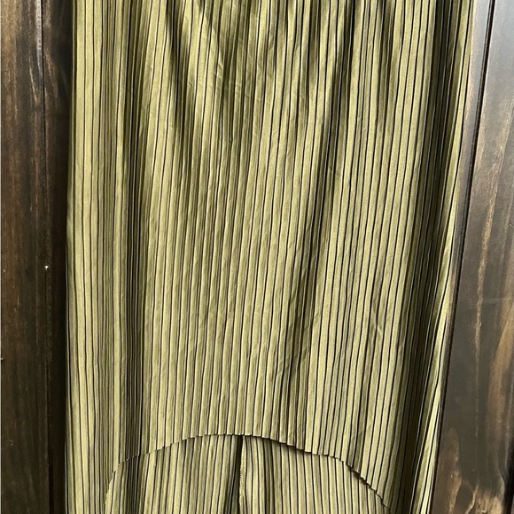 Piphany Midi Pencil Skirt with Ribbed High-Low Design-Green-Size: Medium - Picture 3 of 8